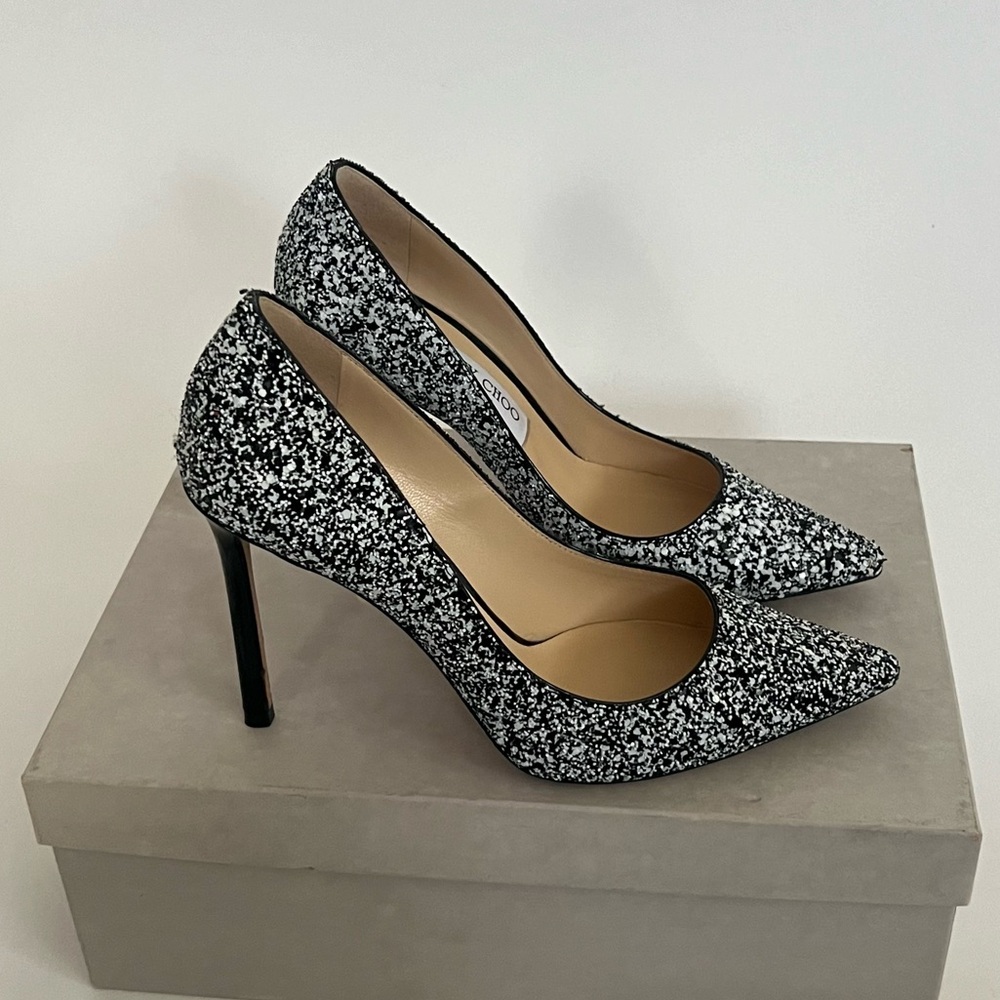 Pointed toe romy 100 sparkly pumps by jimmy choo. Size 37